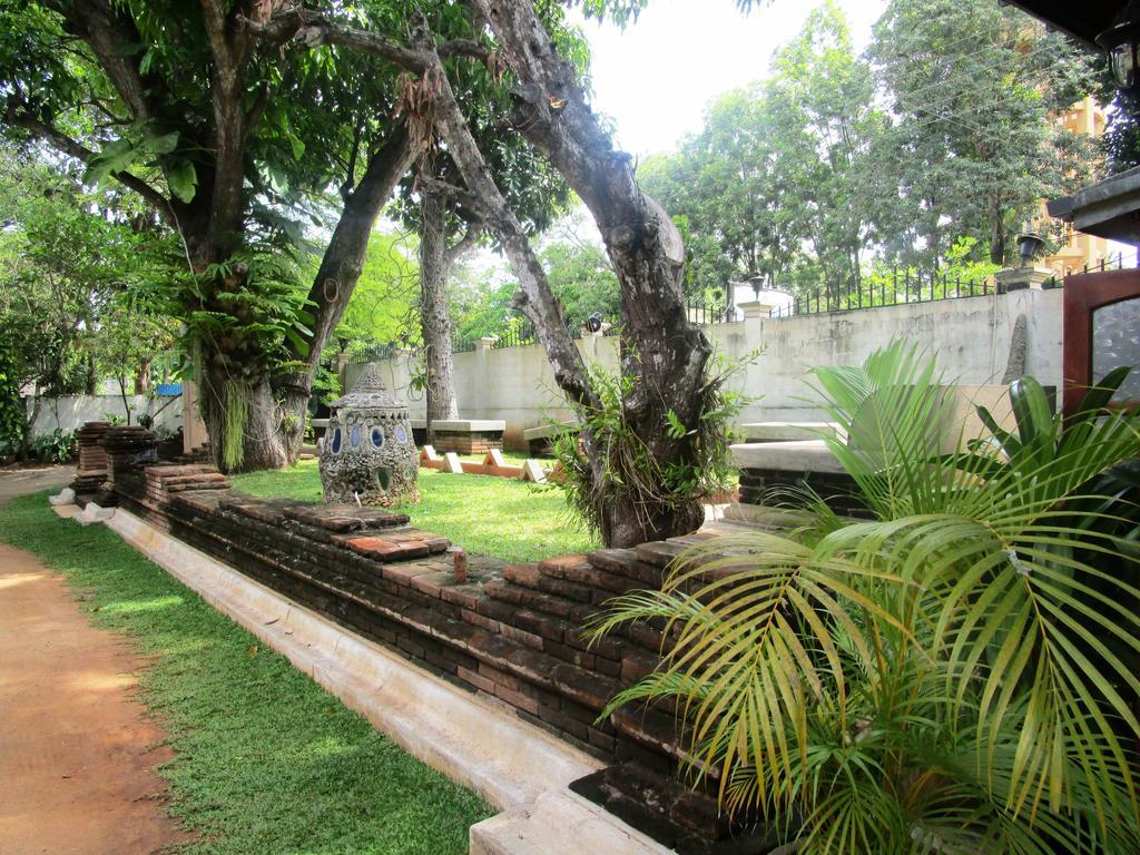 Hotel Shalini Anuradhapura Exterior photo