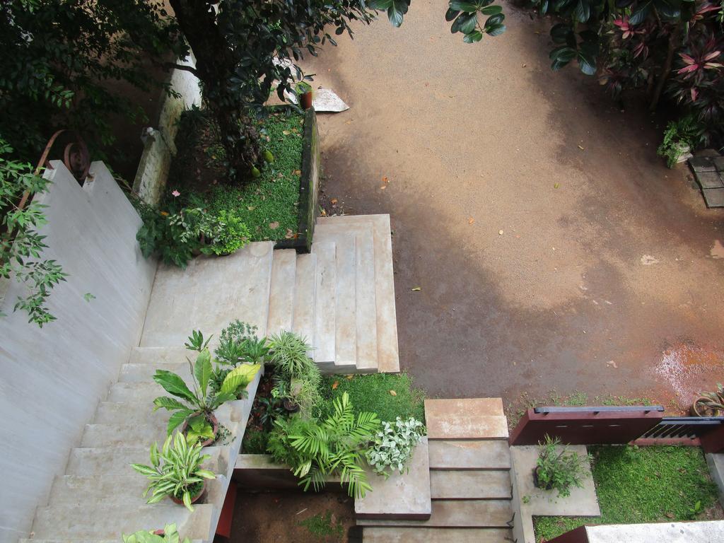 Hotel Shalini Anuradhapura Exterior photo