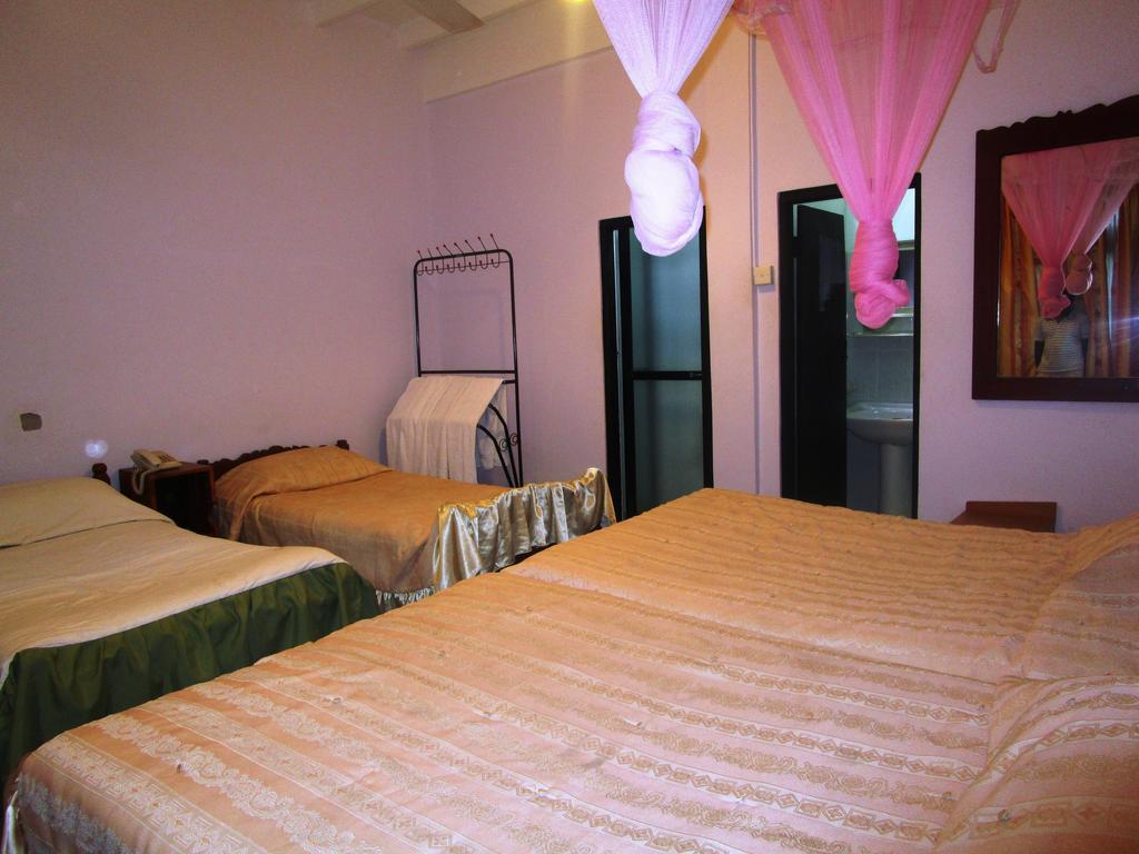 Hotel Shalini Anuradhapura Room photo