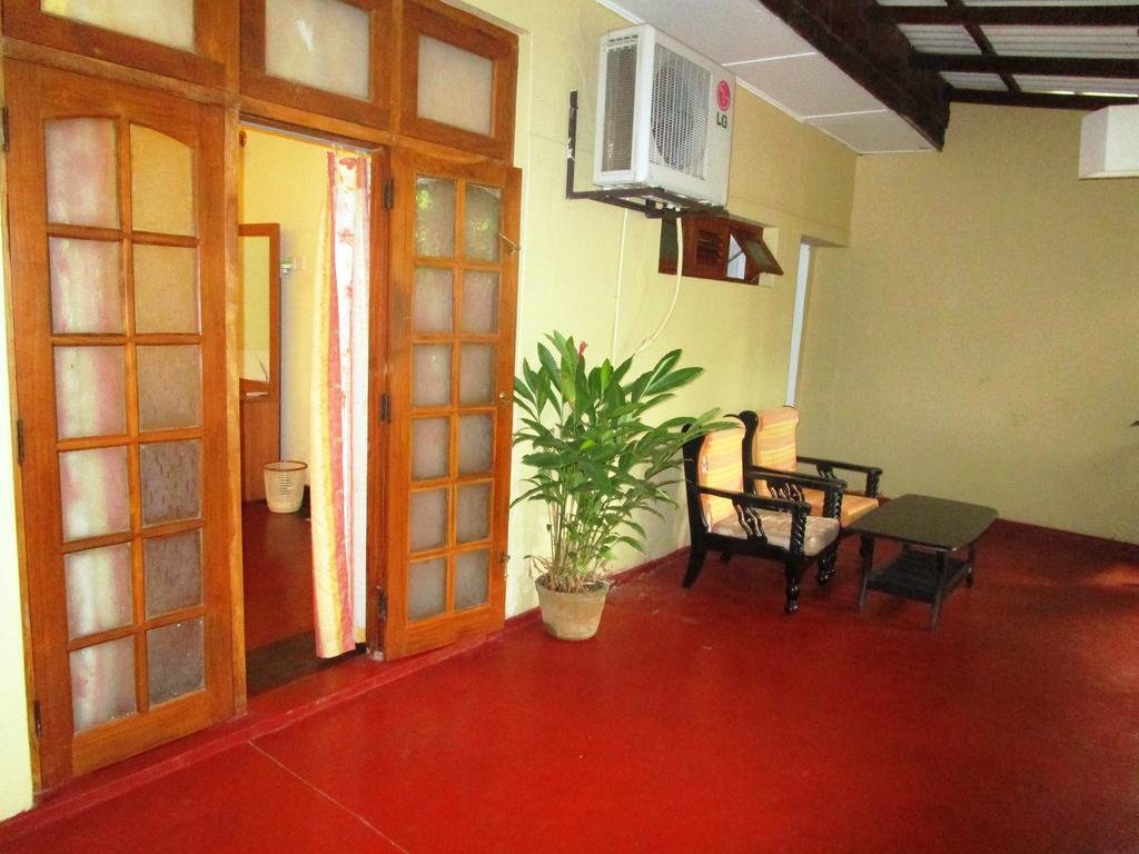 Hotel Shalini Anuradhapura Exterior photo